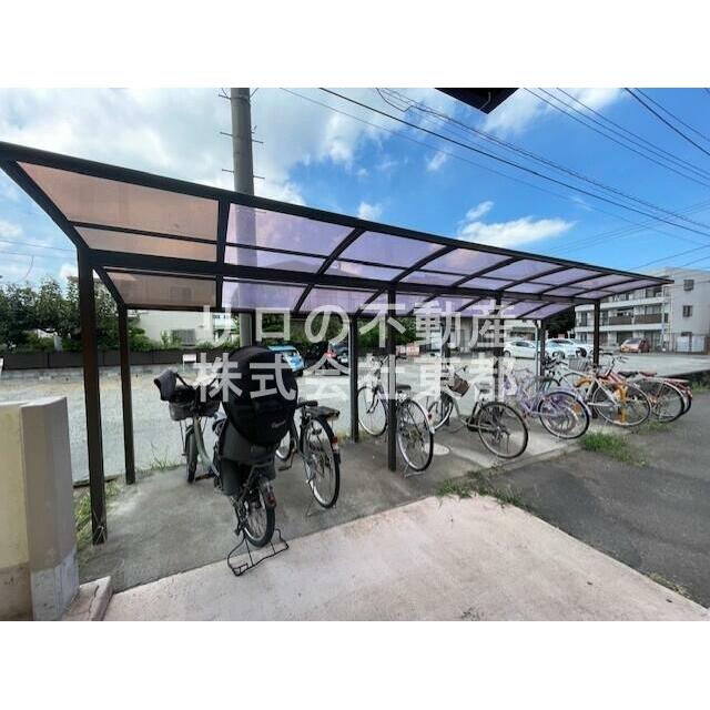 雨の日でも安心☆屋根付の駐輪場です☆