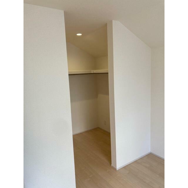 お洋服好きならコーディネートに悩むのも楽しみのひとつ（2号棟）