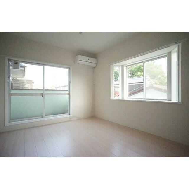 ２面採光なので、明るく風通しのよい過ごしやすいお部屋です♪