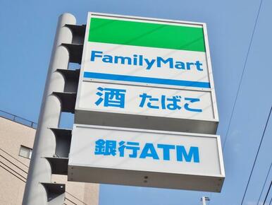 ファミリーマート六地蔵駅前店