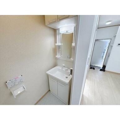 身支度に便利な洗髪洗面化粧台