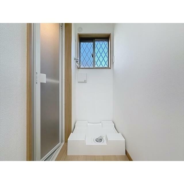 洗濯機はお風呂の手前に置けて便利