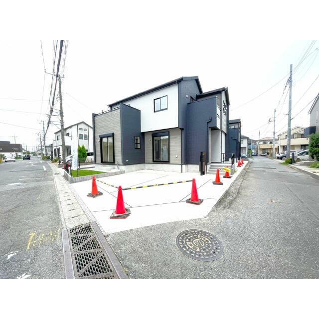 【外観写真】落ち着いた印象の外観デザインを採用。ワイドバルコニーや全居室収納付きのゆとりある住まいで
