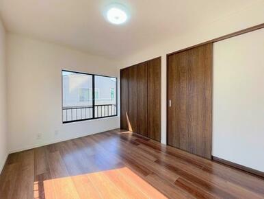「2階南西側洋室」約6帖のお部屋です。