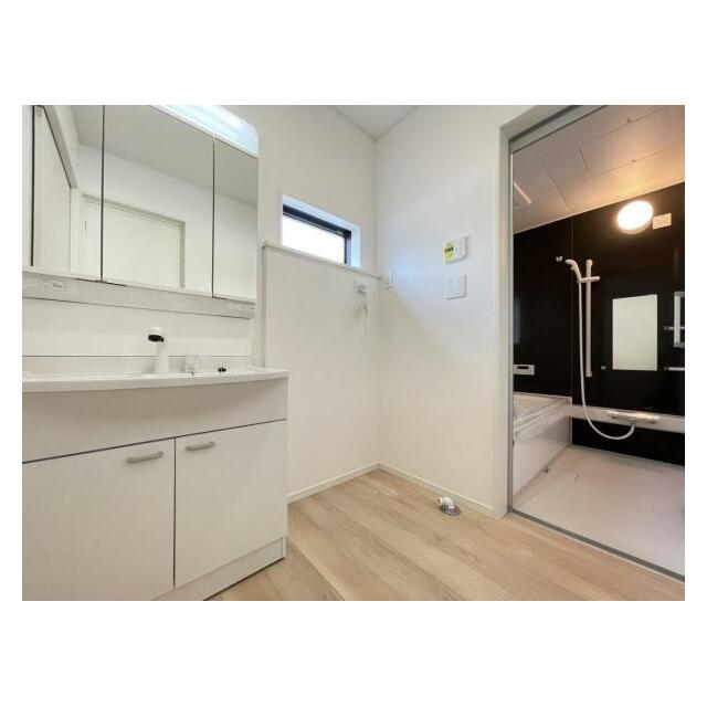 朝の準備・毎日の洗濯・帰宅後のお風呂と大活躍の洗面スペース