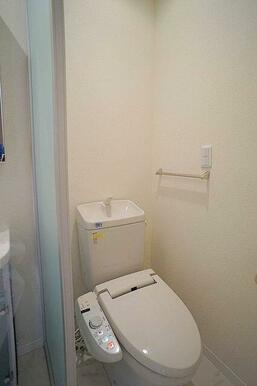 嬉しい多機能付便座です！