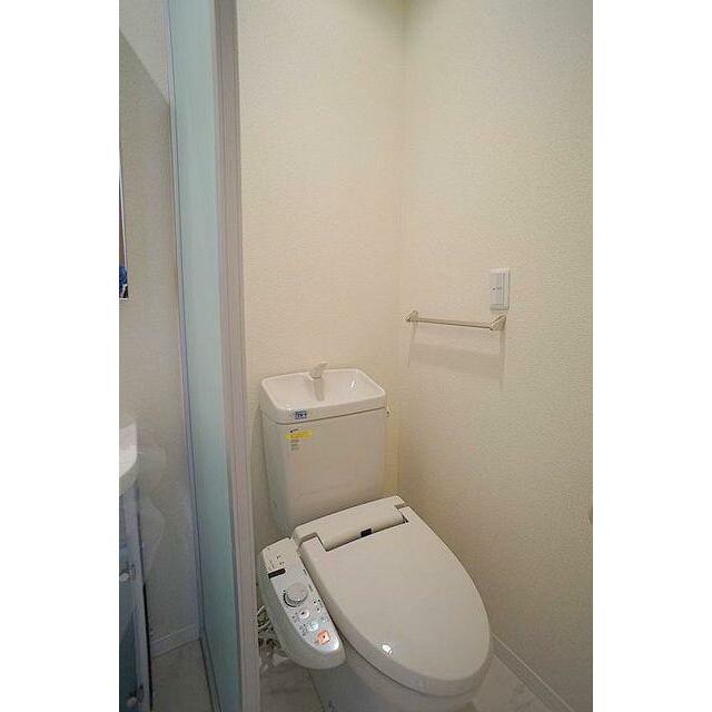 嬉しい多機能付便座です！