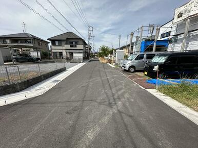 綺麗に整備された東側道路☆