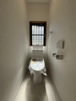 トイレ新品交換してます。