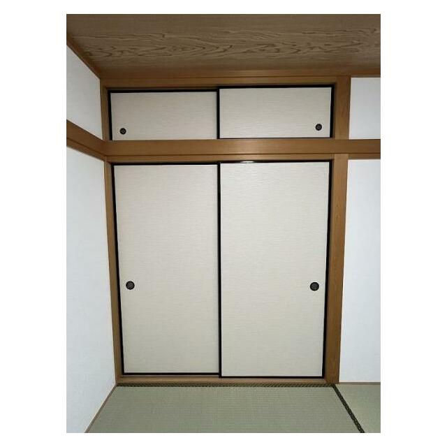 和室にも大きな収納がございます。