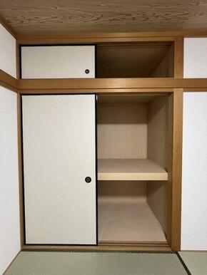 広めの収納ですのでなんでも入ります。