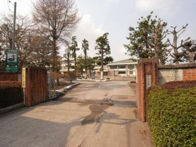 細谷小学校　1252ｍ/徒歩16分、車4分