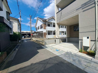 【街並み】落ち着いた住環境に面した前面道路です！