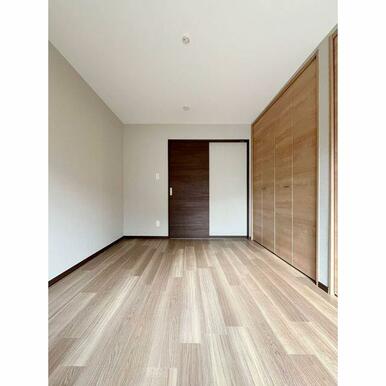 10２号室の写真の為、現況優先です。