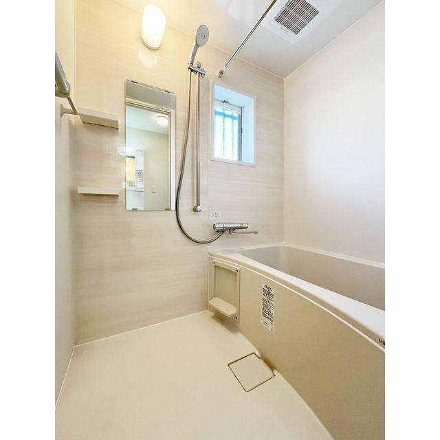 10２号室の写真の為、現況優先です。