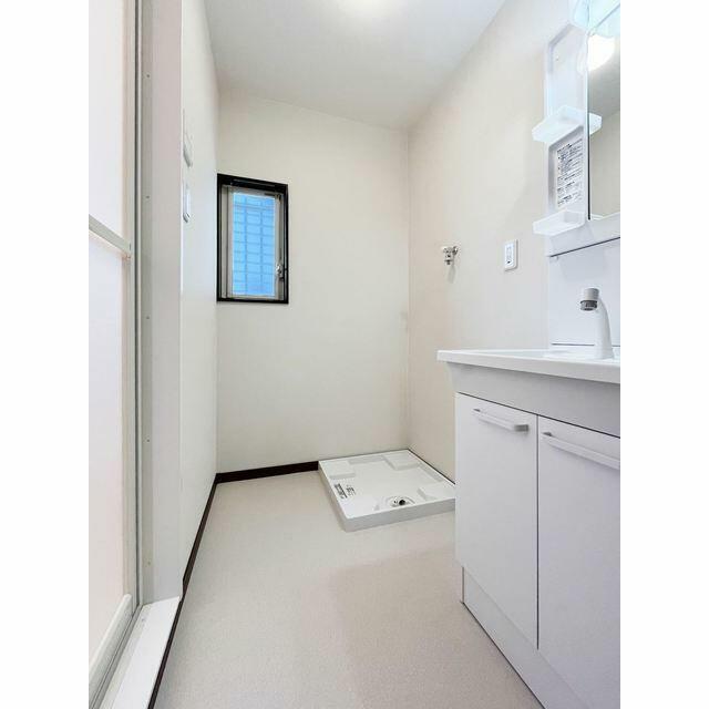 10２号室の写真の為、現況優先です。