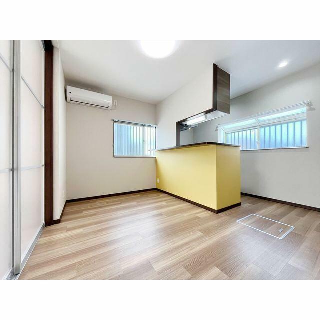 10２号室の写真の為、現況優先です。