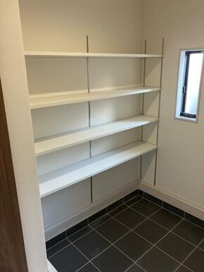 靴好きに嬉しいシューズクローゼット。玄関もスッキリ見えて一石二鳥！（1号棟）