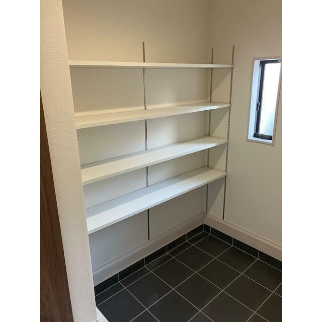 靴好きに嬉しいシューズクローゼット。玄関もスッキリ見えて一石二鳥！（1号棟）