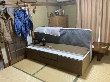 和室のお部屋です。調湿効果のある畳、自然素材の温かみがありますね。和室の落ち着いた雰囲気のお部屋が