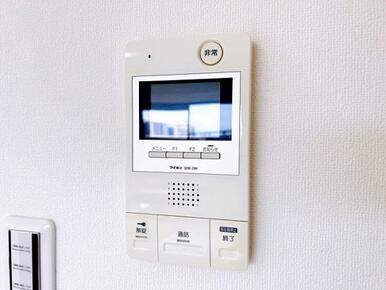 「インターホン」当マンションはオートロック付きです。