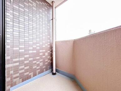 「バルコニー」約4.5帖の洋室に面するバルコニーの写真です。
