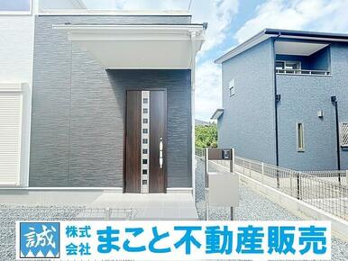 ※１号地・玄関エントランスです。屋根付きですので雨の日も安心です。