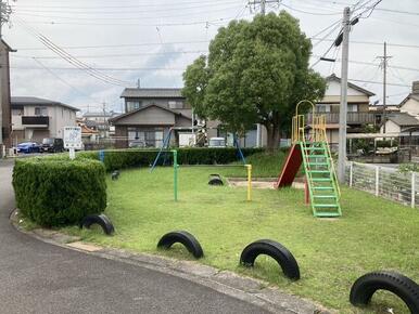 マンション敷地内に公園があります