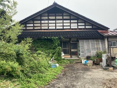 広大な敷地に佇む平屋住宅