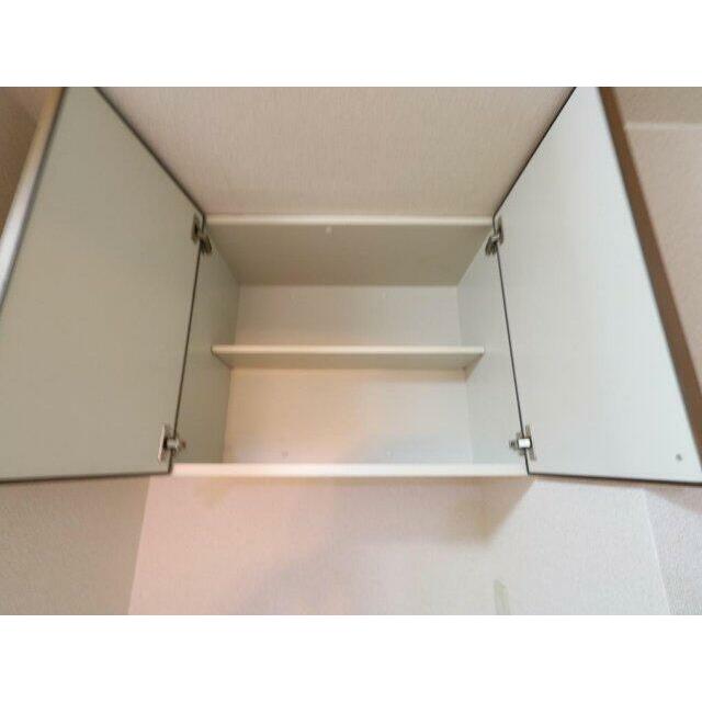 洗濯機置き場上部　収納