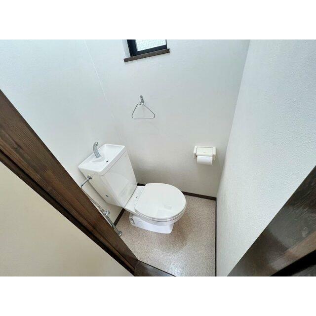 コンパクトで使いやすいトイレです