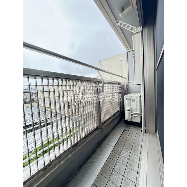 バルコニーがあるので洗濯物を太陽の下で干すことができます♪