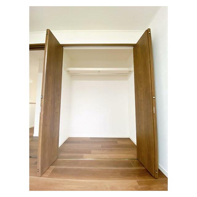 「２階南東洋室」クローゼットがございます