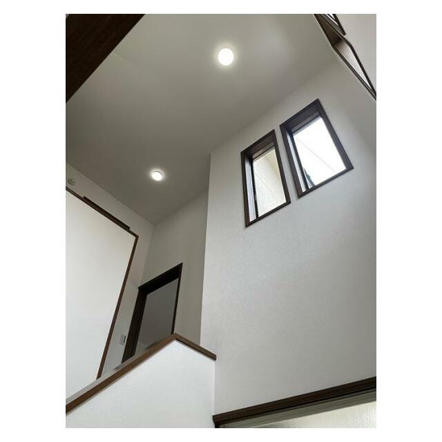 開放感あふれる「吹き抜け玄関ホール」