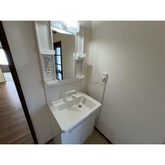 キレイな洗面台に交換済み