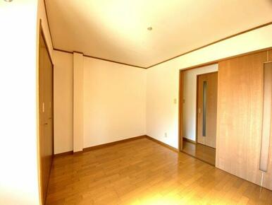 廊下もある間取りで戸建ての雰囲気です。