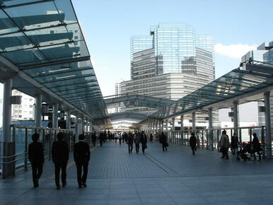 大崎駅南改札　通勤通学路