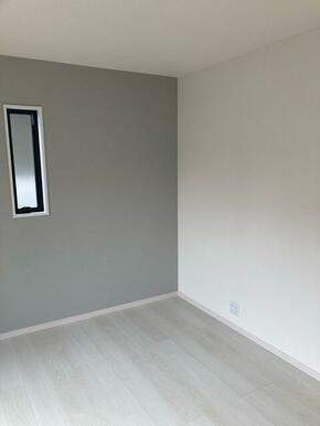 変化のあるクロス（壁紙）で奥行きと立体感の感じられる空間に（1号棟）