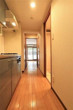 玄関から見たお部屋♪