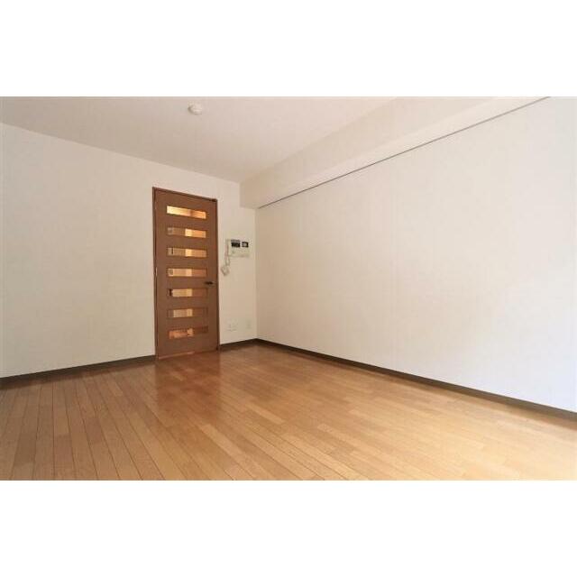 バルコニー側から見た室内♪