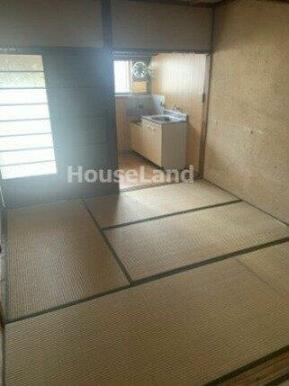 落ち着いた色調の寝室です