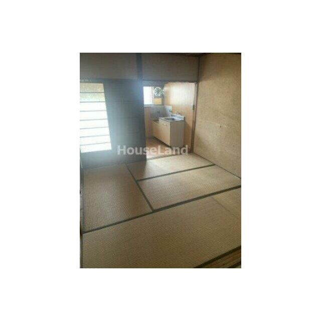 落ち着いた色調の寝室です