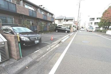 敷地内駐車場あり。