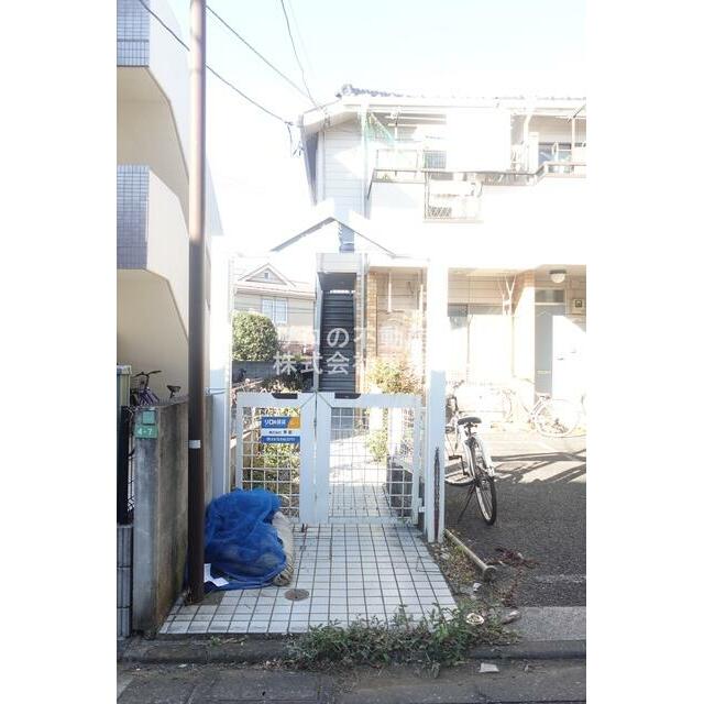 こちらから入ります