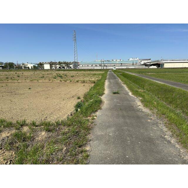 東側市道幅員2.4ｍに約11ｍ接道