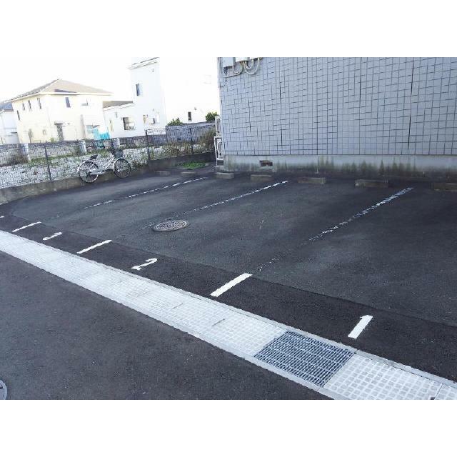 お車お持ちの方も安心な駐車場