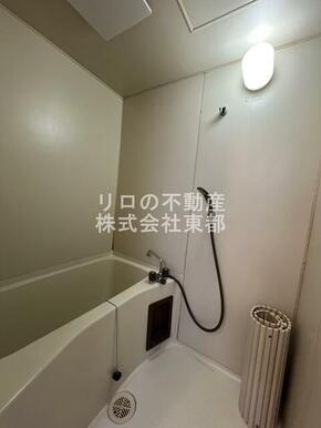 足が伸ばせる広々バスタブでリラックス♪