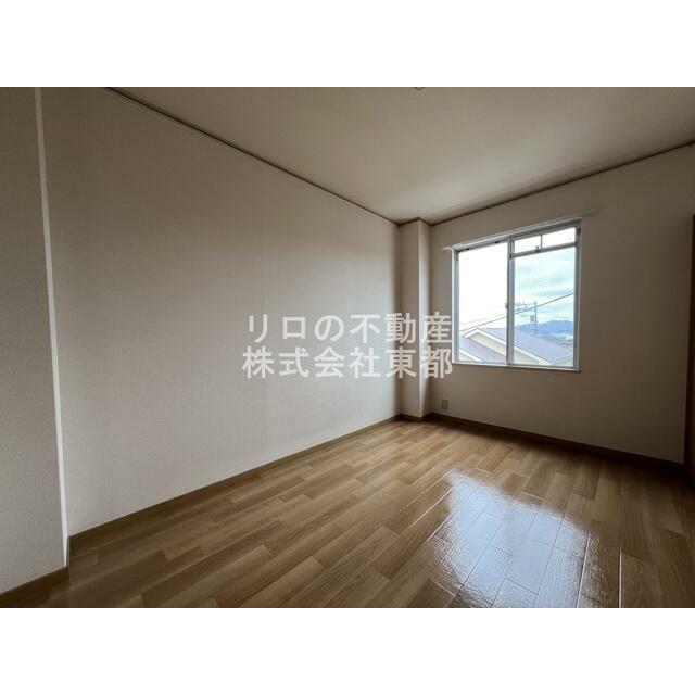 窓から暖かな日差しが入ります♪
