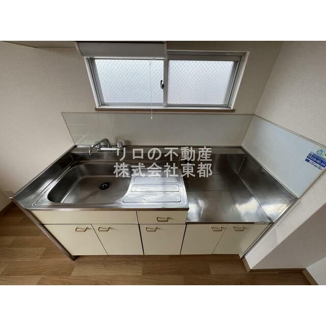 便利なガスコンロ設置可能なキッチンです♪収納もあります！