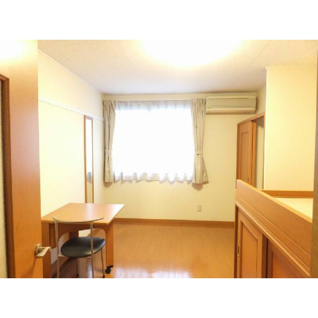1階はフローリング、2階はじゅうたんです。